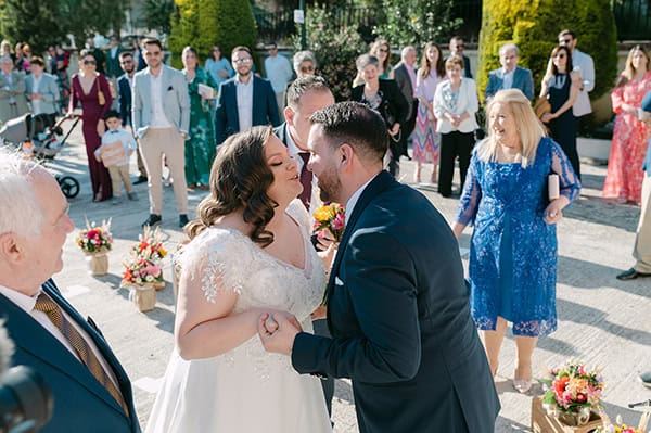 colorful-spring-wedding-patras-daisy-sunflowers_15