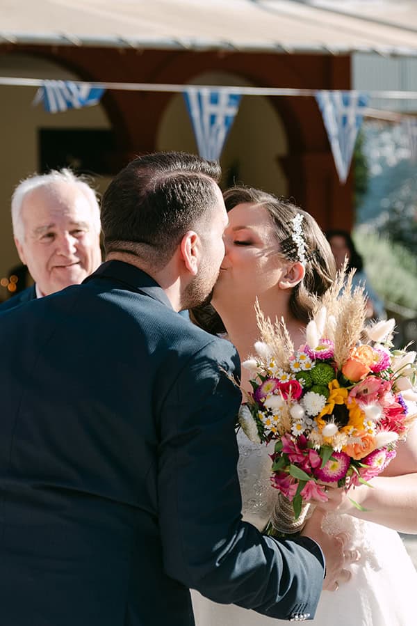 colorful-spring-wedding-patras-daisy-sunflowers_16