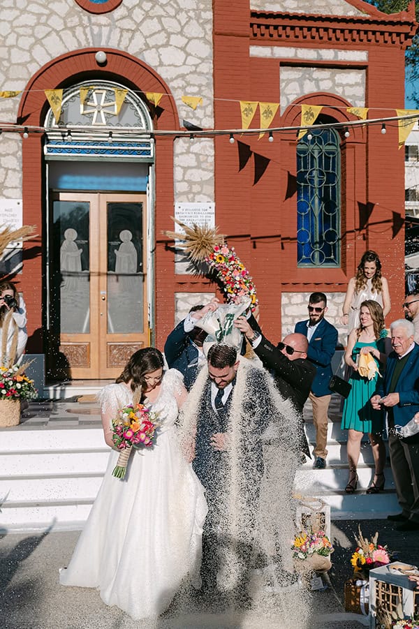 colorful-spring-wedding-patras-daisy-sunflowers_19