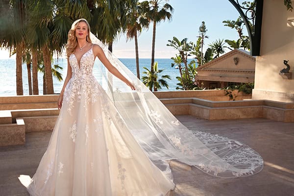 Dreamy νυφικά από την νέα συλλογή του Demetrios 2024