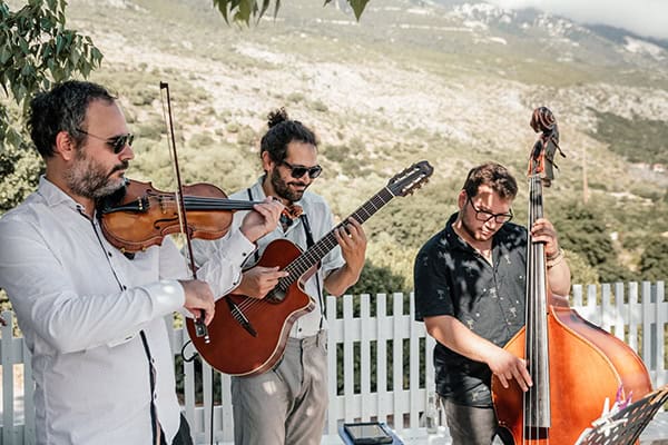 lovely-summer-wedding-kefalonia-fucshia-bougainvillea_18