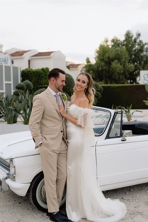 minimal-chic-destination-wedding-galu-seaside-yellow-hues_01