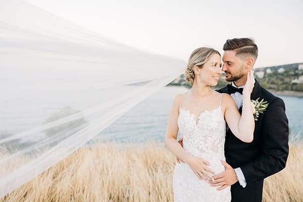 minimal-chic-destination-wedding-volos-white-roses_01