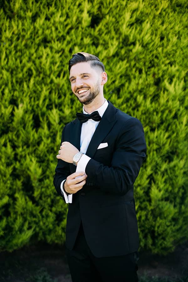 minimal-chic-destination-wedding-volos-white-roses_10