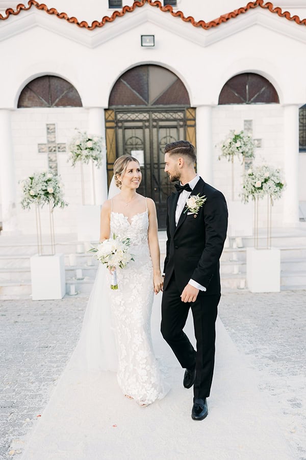 minimal-chic-destination-wedding-volos-white-roses_22