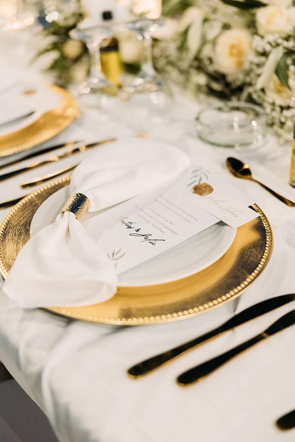 minimal-chic-destination-wedding-volos-white-roses_25