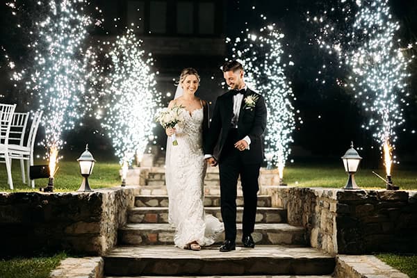 minimal-chic-destination-wedding-volos-white-roses_26