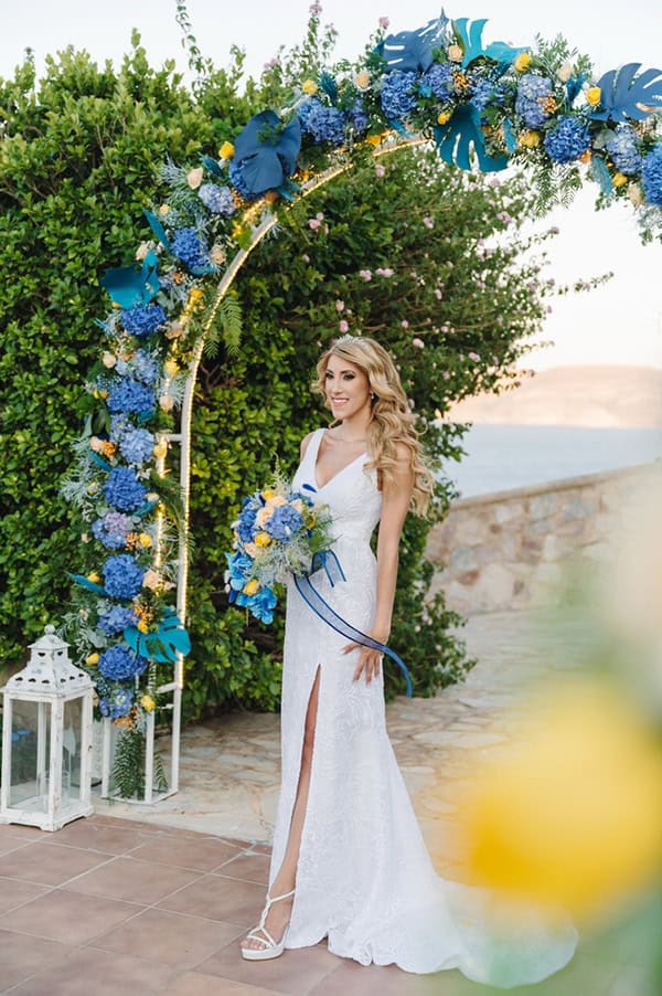 modern-summer-wedding-ktima-aperanto-galazio_10