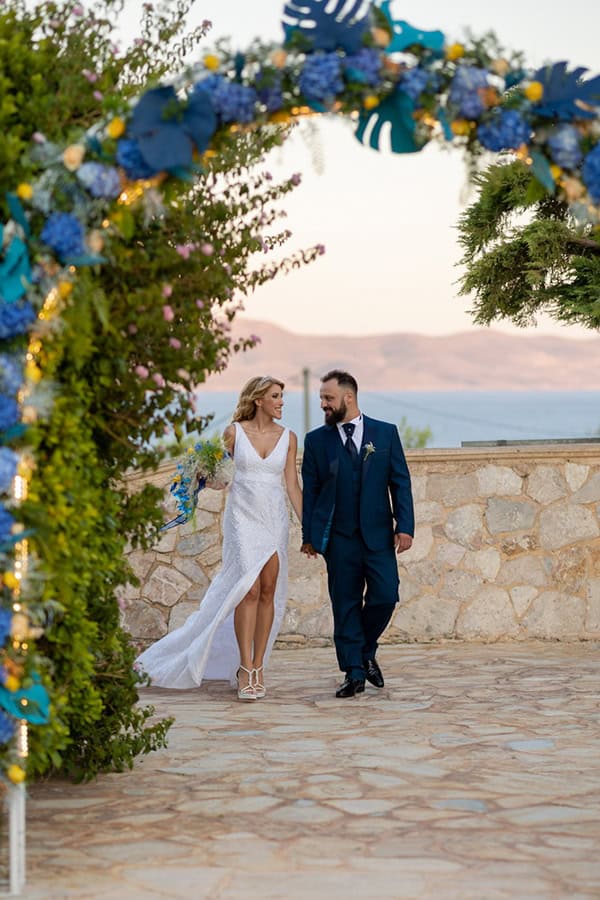 modern-summer-wedding-ktima-aperanto-galazio_10z