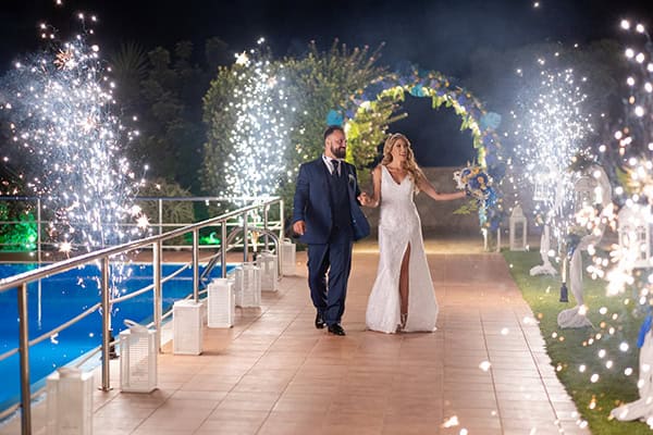 modern-summer-wedding-ktima-aperanto-galazio_14