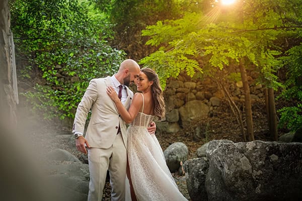 modern-summer-wedding-lapatsa-countryside-venue_04