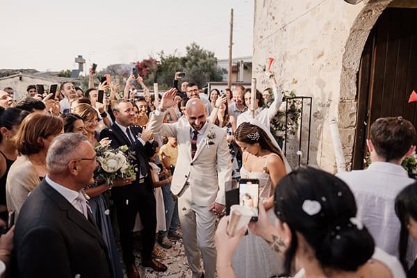 modern-summer-wedding-lapatsa-countryside-venue_24