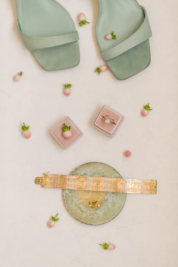 romantic-chic-wedding-athenian-riviera-lush-floral-arrangments_05