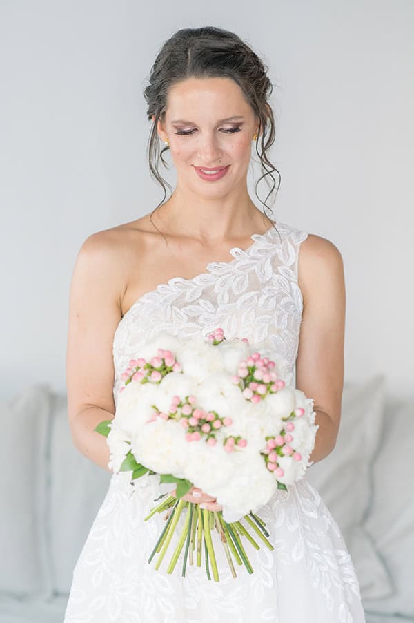 romantic-chic-wedding-athenian-riviera-lush-floral-arrangments_07