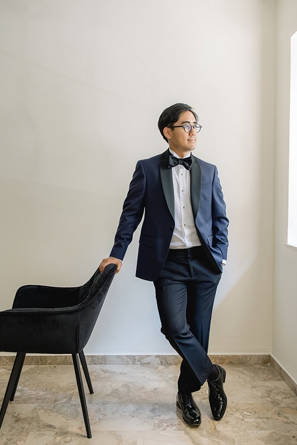 romantic-chic-wedding-athenian-riviera-lush-floral-arrangments_09