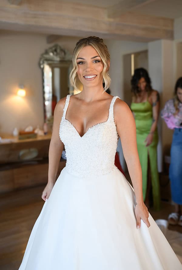 romantic-chic-wedding-athens-white-roses_04x