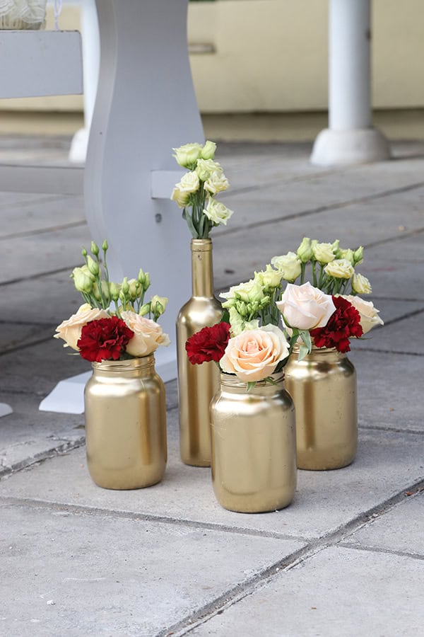 romantic-decoration-ideas-church-entrance-red-carnations_04