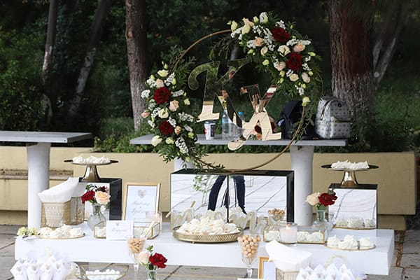 romantic-decoration-ideas-church-entrance-red-carnations_05