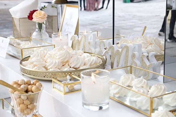 romantic-decoration-ideas-church-entrance-red-carnations_05x