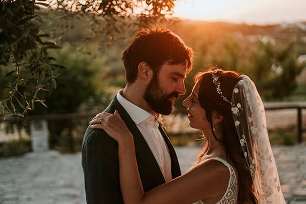 romantic-destination-wedding-crete-dried-flowers_01x