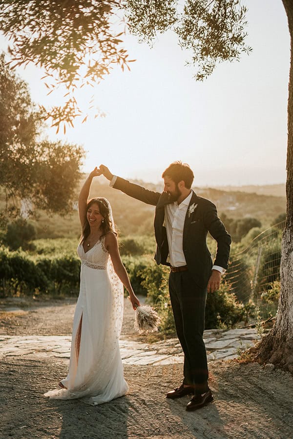 romantic-destination-wedding-crete-dried-flowers_03