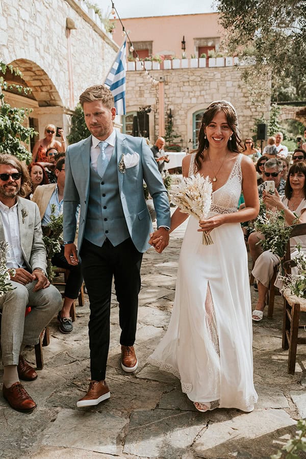 romantic-destination-wedding-crete-dried-flowers_14