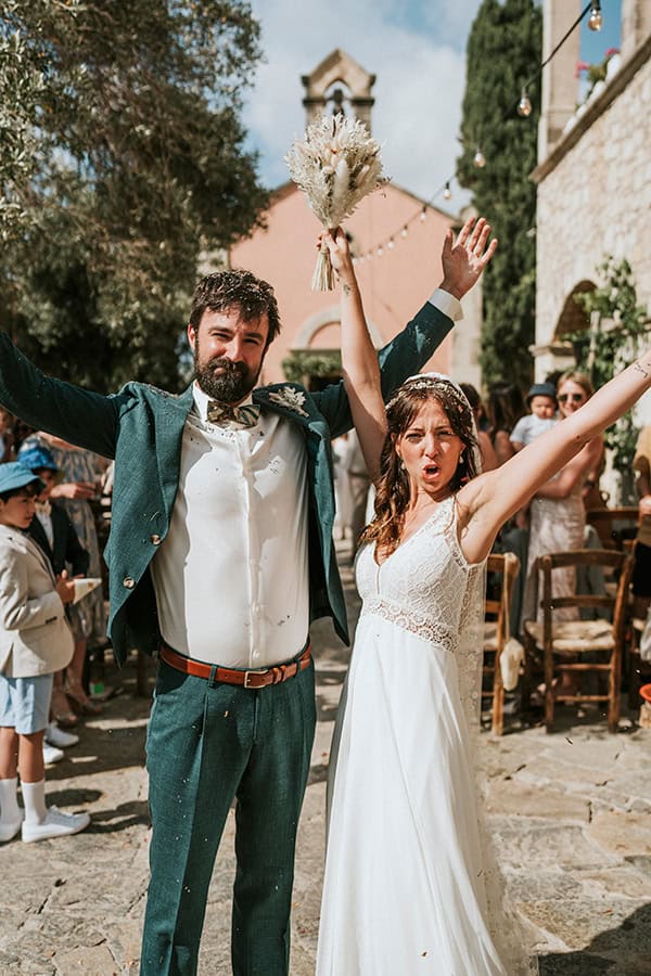 romantic-destination-wedding-crete-dried-flowers_17