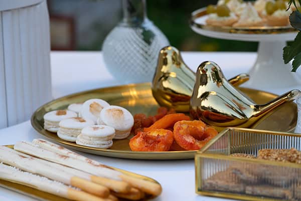 romantic-fall-wedding-kilkis-roses-pastel-hues_10x