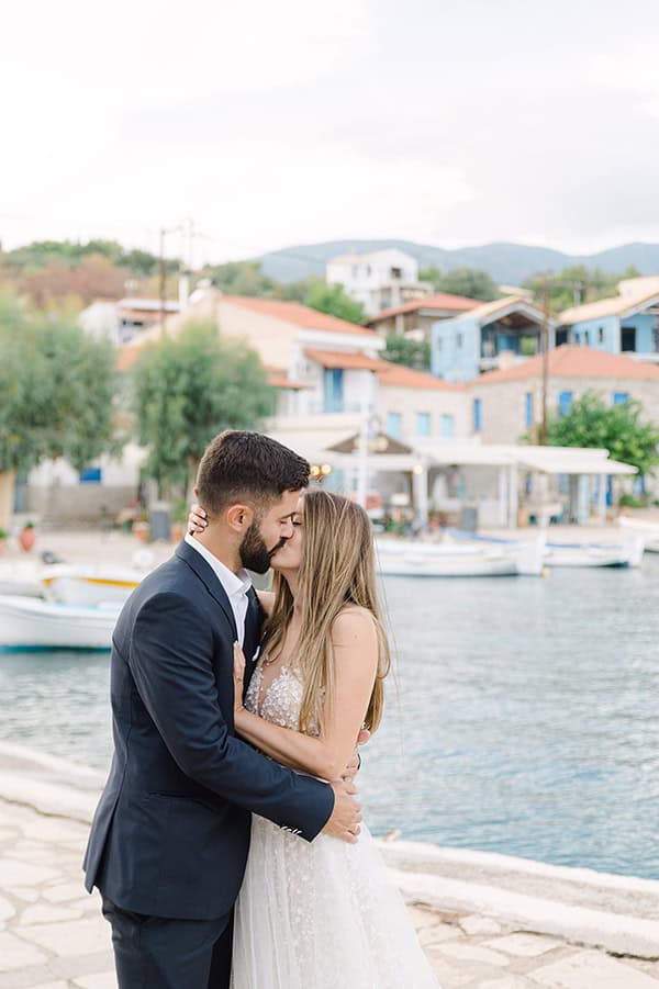 romantic-fall-wedding-wild-flowers_03x