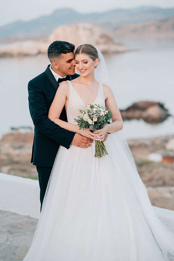 romantic-summer-wedding-lesvos-whites-flowers_01