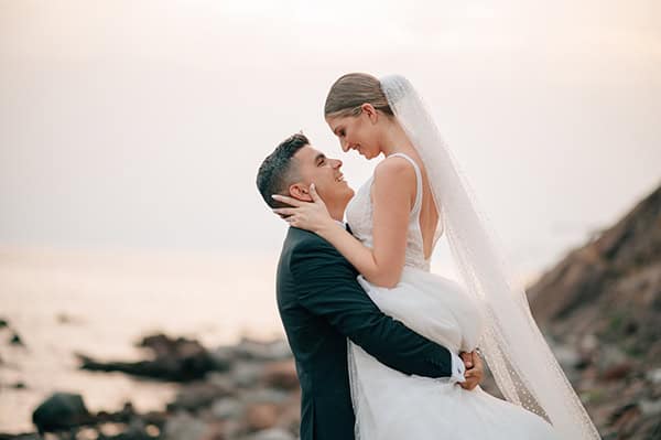 romantic-summer-wedding-lesvos-whites-flowers_03