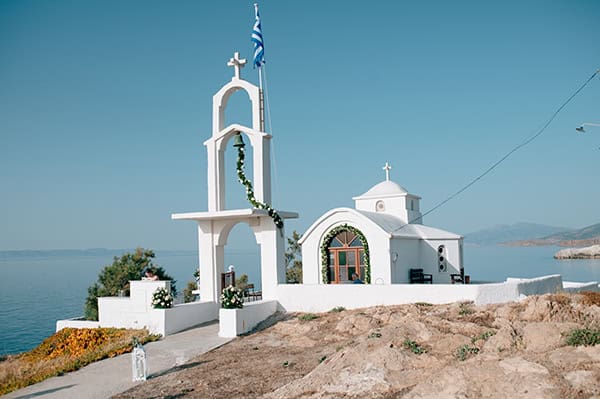 romantic-summer-wedding-lesvos-whites-flowers_09