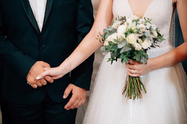 romantic-summer-wedding-lesvos-whites-flowers_18x