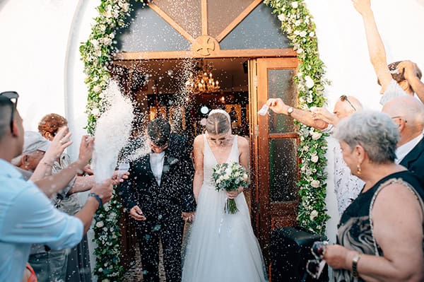romantic-summer-wedding-lesvos-whites-flowers_19