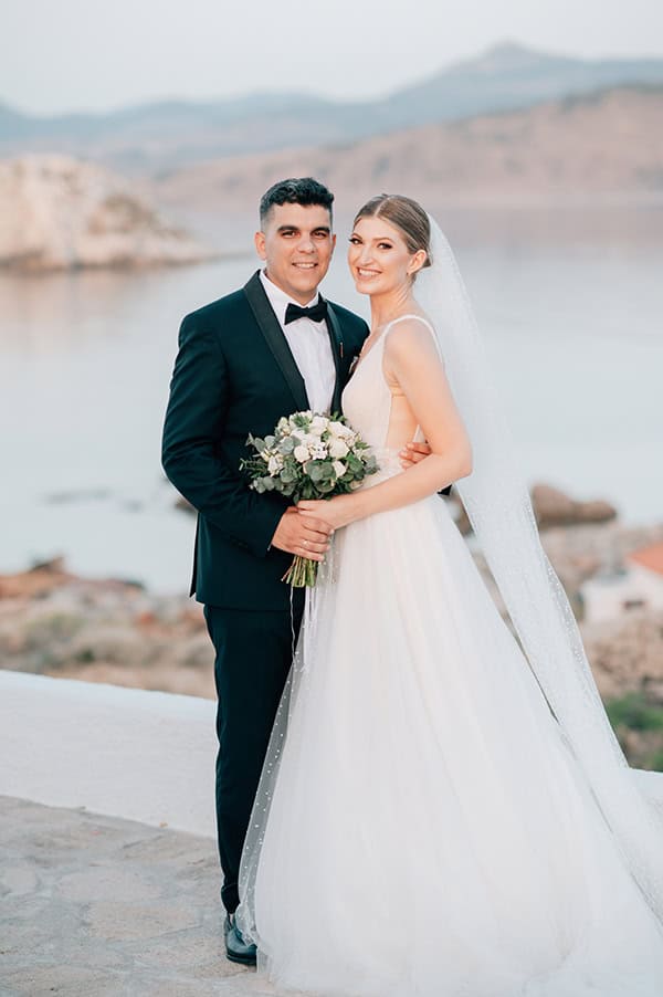 romantic-summer-wedding-lesvos-whites-flowers_20