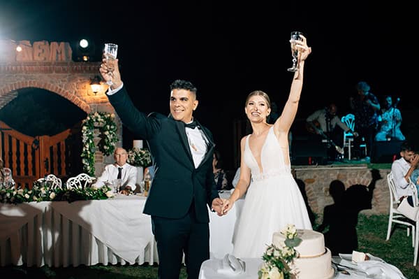 romantic-summer-wedding-lesvos-whites-flowers_23