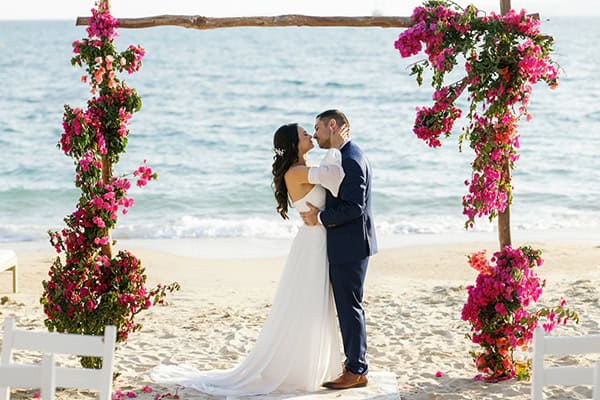 romantic-summer-wedding-naxos-fuchsia-bougainvillea_01