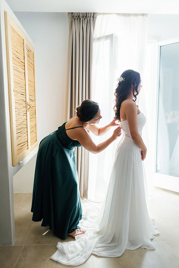 romantic-summer-wedding-naxos-fuchsia-bougainvillea_07