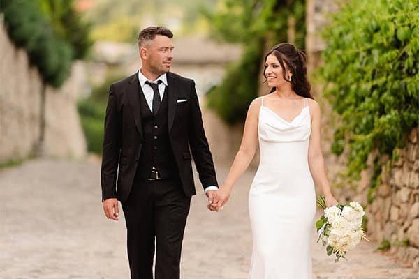 Ρομαντικός γάμος στο Νυμφαίο με λευκές ορτανσίες και λυσίανθους │ Ιωάννα & Βαγγέλης Ρομαντικός γάμος στο Νυμφαίο με λευκές ορτανσίες και λυσίανθους │ Ιωάννα & Βαγγέλης