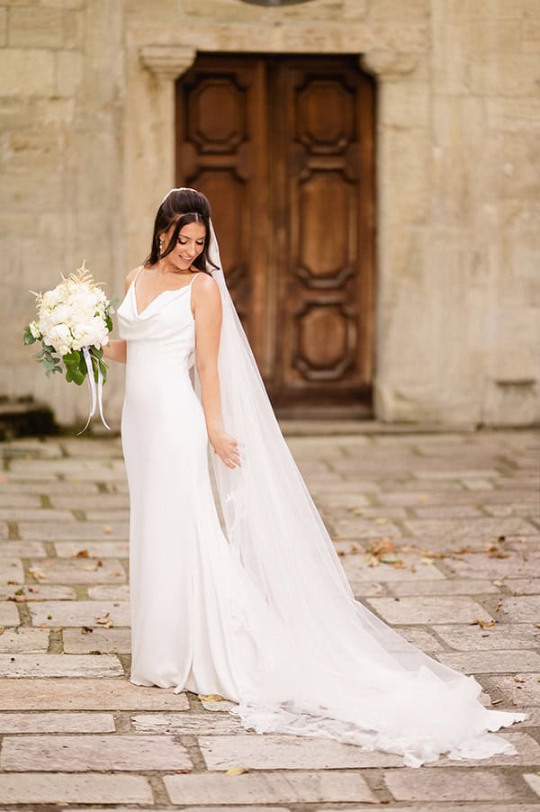 romantic-wedding-florina-white-hydrangeas-lycianthus_03