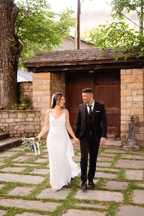romantic-wedding-florina-white-hydrangeas-lycianthus_05