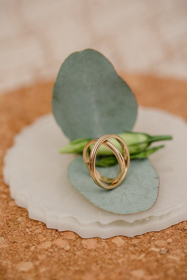 romantic-wedding-florina-white-hydrangeas-lycianthus_06x