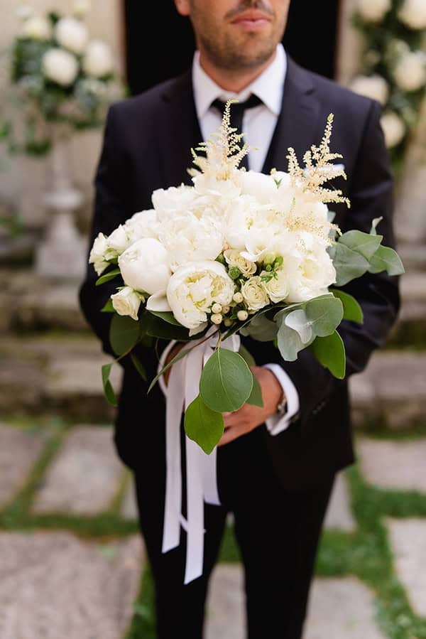 romantic-wedding-florina-white-hydrangeas-lycianthus_17