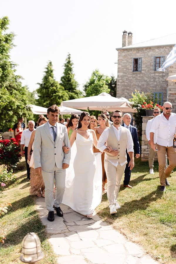 romantic-wedding-florina-white-hydrangeas-lycianthus_19