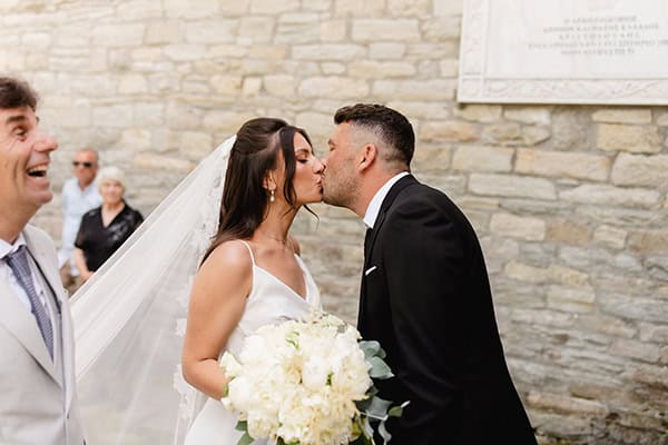 romantic-wedding-florina-white-hydrangeas-lycianthus_20