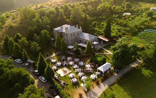 romantic-wedding-florina-white-hydrangeas-lycianthus_24x