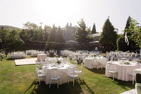 romantic-wedding-florina-white-hydrangeas-lycianthus_25