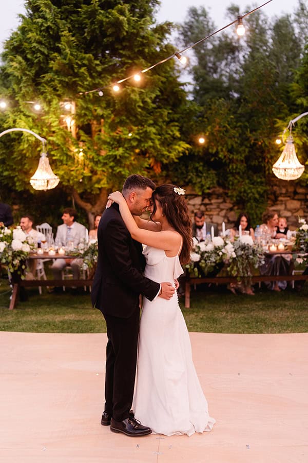 romantic-wedding-florina-white-hydrangeas-lycianthus_31