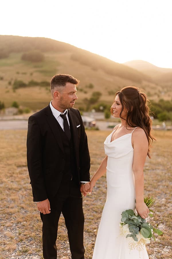 romantic-wedding-florina-white-hydrangeas-lycianthus_37