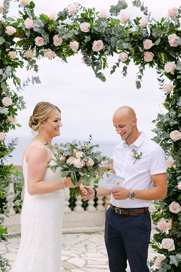 romantic-wedding-kefalonia-roses-light-pink-tones_12